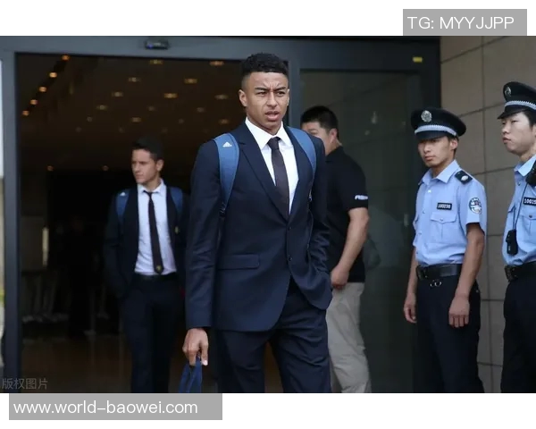 上海球迷酒店守候林加德成功获得全套签名留念 上海球迷酒店守候林加德成功获得全套签名留念