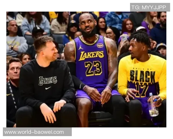 詹姆斯强调团队合作的重要性以身作则激励队友共同进步