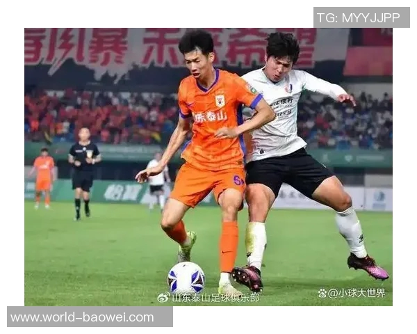 泰山队第72分钟进攻失误谢文能传中直接飞出底线引发球迷失望