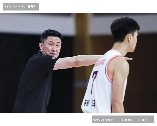 比尔西蒙斯看好黄蜂前景期待三球表现提升赢得球迷信任