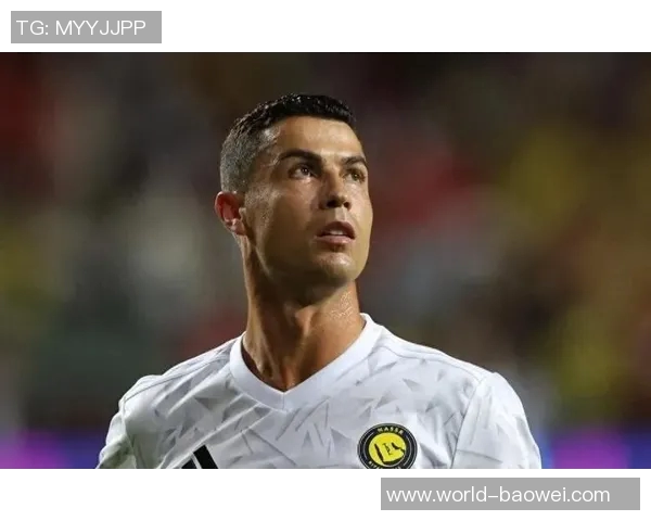 C罗赛后苦笑做偷窃手势引发热议新月锁定胜局让他倍感不满