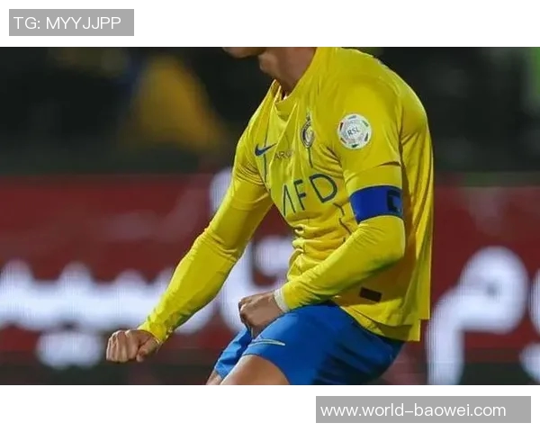 C罗赛后苦笑做偷窃手势引发热议新月锁定胜局让他倍感不满